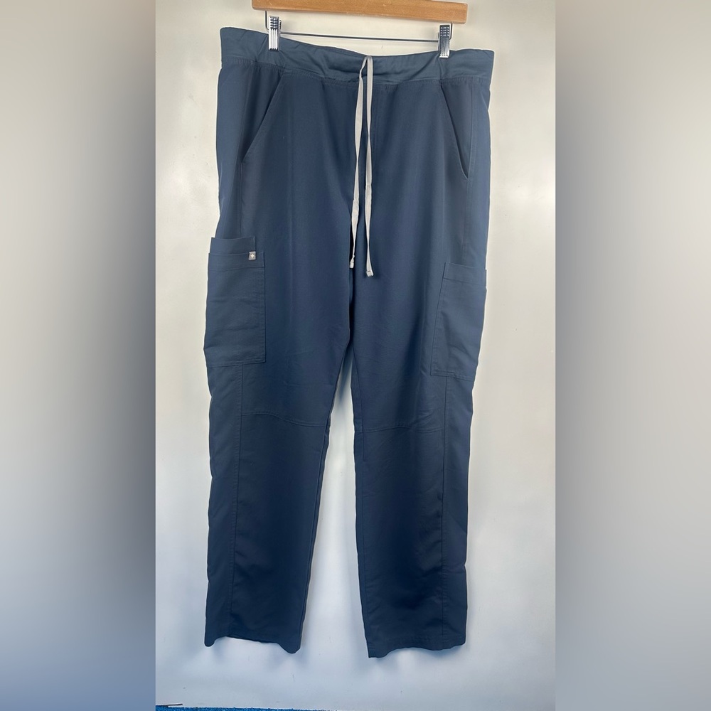 Figs Men's blue-gray scrub set pants and top